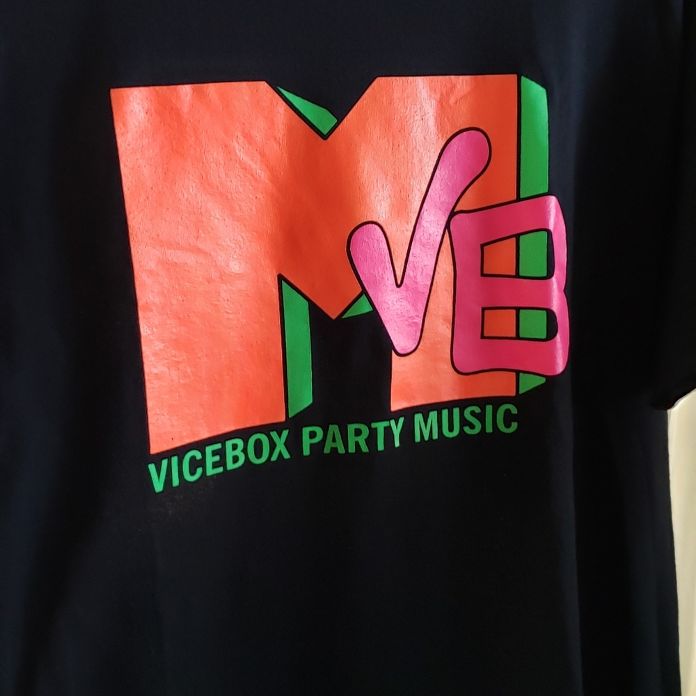 Black Short Sleeve Tee play on MTV Design Vicebox Party Music Graphic Tee
